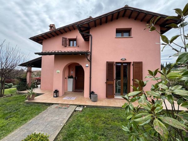 casa indipendente in vendita a Sarteano