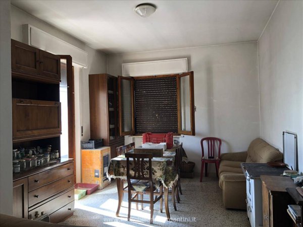 intera palazzina in vendita a Sarteano