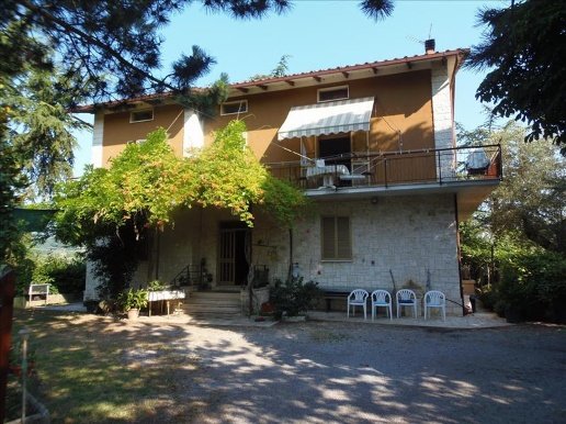 casa indipendente in vendita a Sarteano