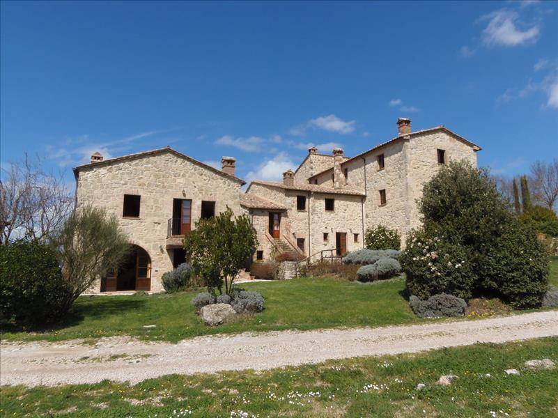 locale di sgombero in vendita a Sarteano