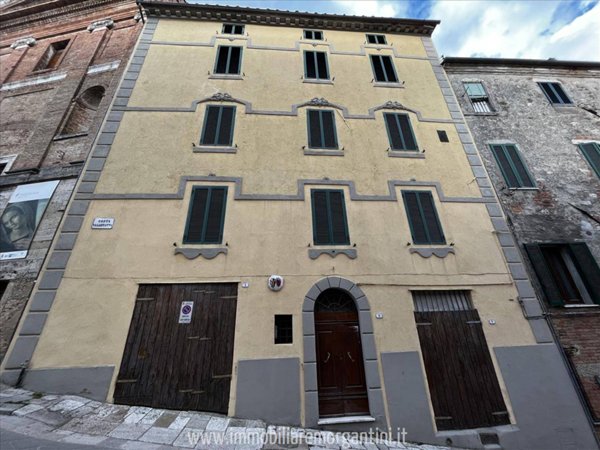 intera palazzina in vendita a Sarteano