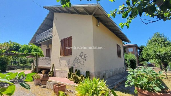 casa indipendente in vendita a Sarteano