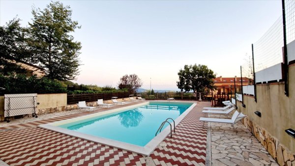 casa indipendente in vendita a Sarteano