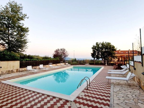 casa indipendente in vendita a Sarteano
