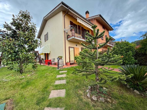 casa indipendente in vendita a Sarteano