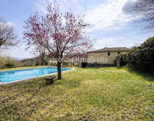 casa indipendente in vendita a Sarteano