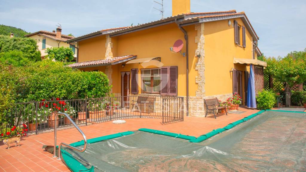 casa indipendente in vendita a Sarteano