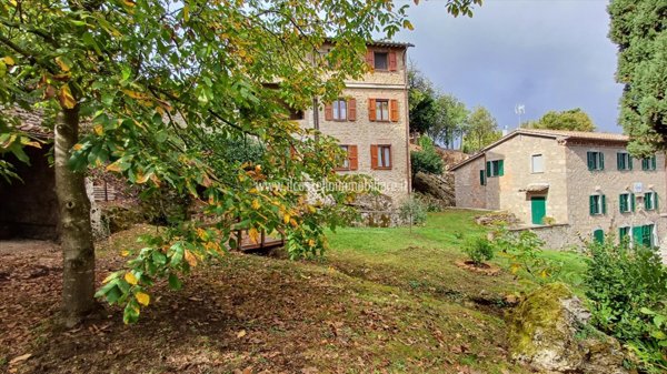 casa indipendente in vendita a Sarteano