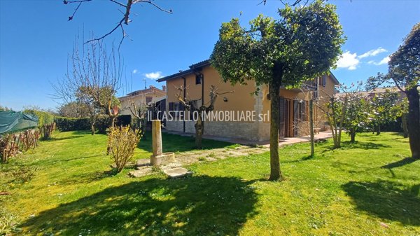 casa indipendente in vendita a Sarteano