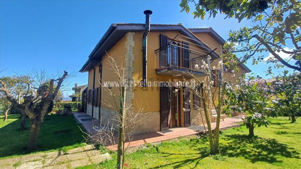 casa indipendente in vendita a Sarteano