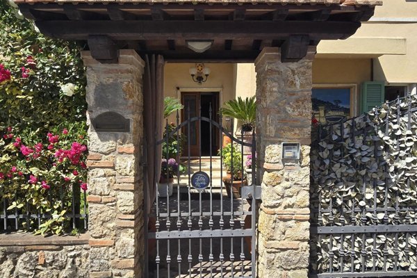 casa indipendente in vendita a Sarteano