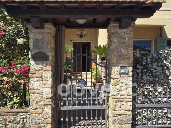 casa indipendente in vendita a Sarteano