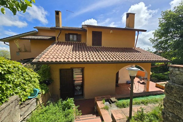 casa indipendente in vendita a Sarteano