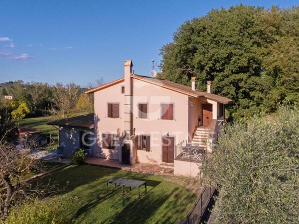 casa indipendente in vendita a Sarteano