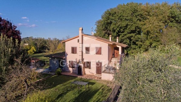 casa indipendente in vendita a Sarteano