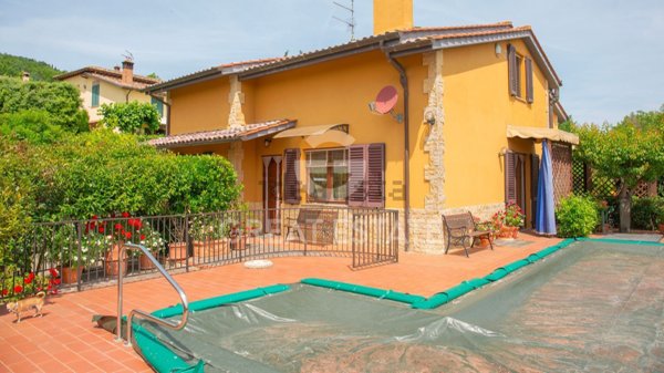 casa indipendente in vendita a Sarteano