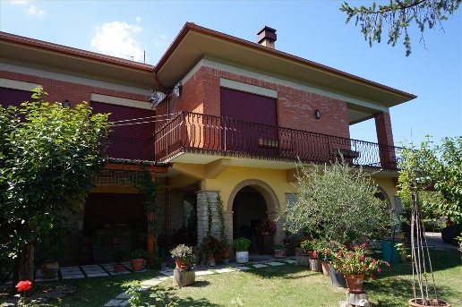 casa indipendente in vendita a Sarteano