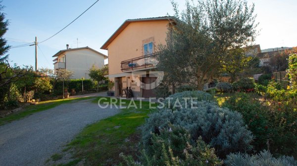 casa indipendente in vendita a Sarteano