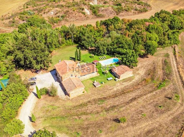 casa indipendente in vendita a Sarteano