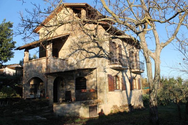 casa indipendente in vendita a Sarteano