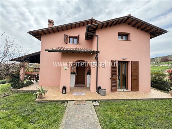 casa indipendente in vendita a Sarteano