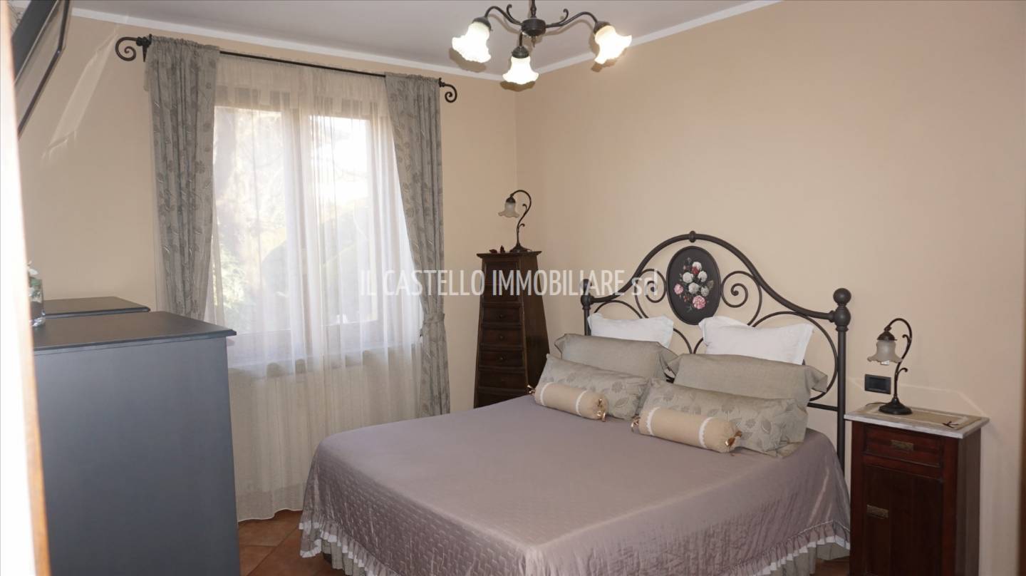 intera palazzina in vendita a Sarteano in zona Castiglioncello del Trinoro