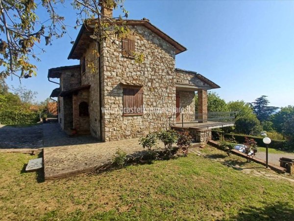 casa indipendente in vendita a Sarteano