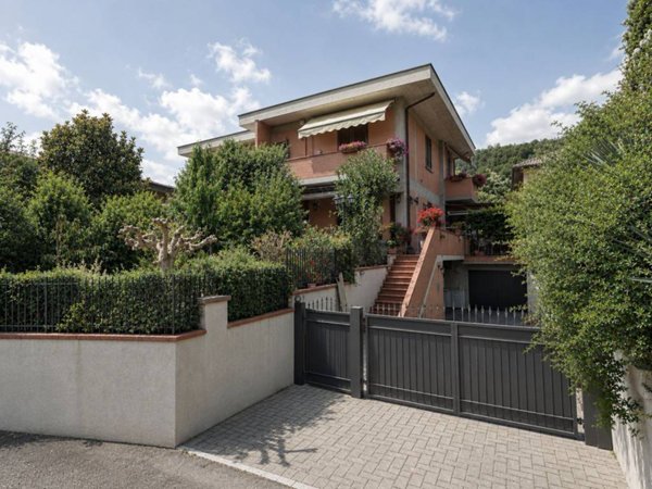 casa indipendente in vendita a Sarteano