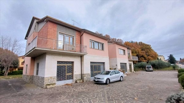 intera palazzina in vendita a Sarteano in zona Castiglioncello del Trinoro