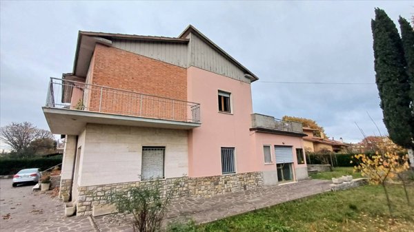 intera palazzina in vendita a Sarteano in zona Castiglioncello del Trinoro