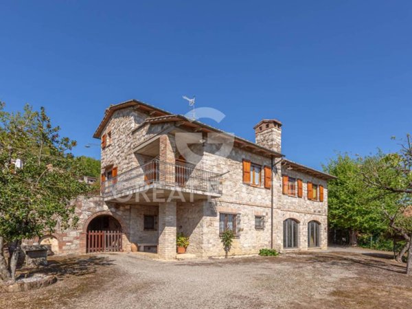 casa indipendente in vendita a Sarteano