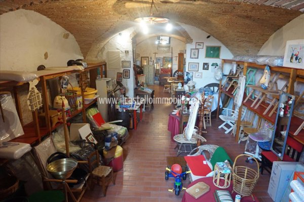 locale commerciale in vendita a Sarteano