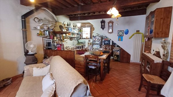intera palazzina in vendita a Sarteano in zona Castiglioncello del Trinoro