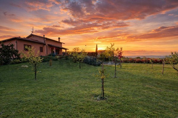 casa indipendente in vendita a Sarteano