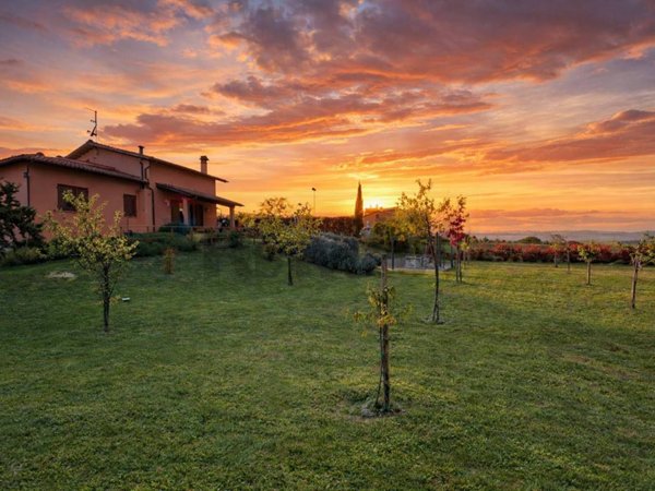 casa indipendente in vendita a Sarteano