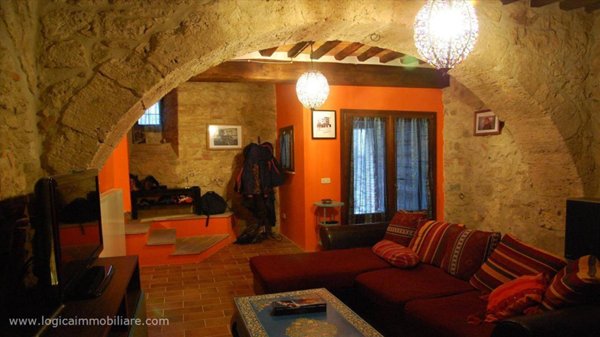 intera palazzina in vendita a Sarteano in zona Castiglioncello del Trinoro