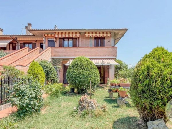 casa indipendente in vendita a Sarteano