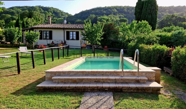 casale in vendita a Sarteano in zona Castiglioncello del Trinoro