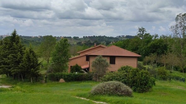villa in vendita a Siena in zona Santa Regina