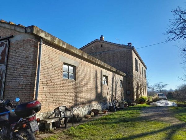 casa indipendente in vendita a Siena in zona Taverne d'Arbia