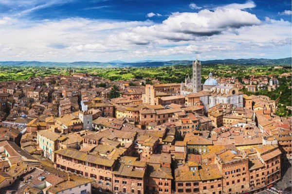 locale commerciale in vendita a Siena in zona Centro Città