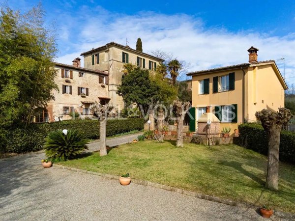 casa indipendente in vendita a Siena