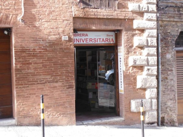 negozio in vendita a Siena in zona Centro Città