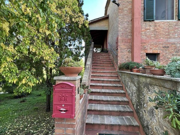 casa indipendente in vendita a Siena in zona Isola d'Arbia