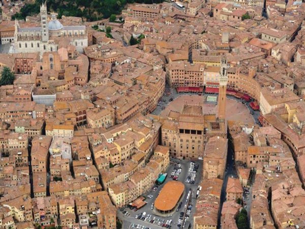 negozio in vendita a Siena in zona Centro Città
