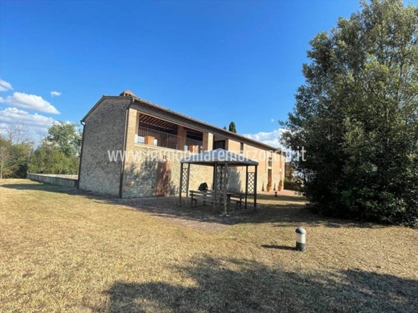casa indipendente in vendita a Siena in zona Isola d'Arbia