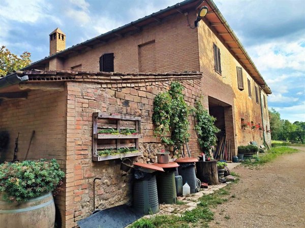 casa indipendente in vendita a Siena
