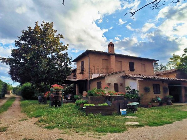 casa indipendente in vendita a Siena