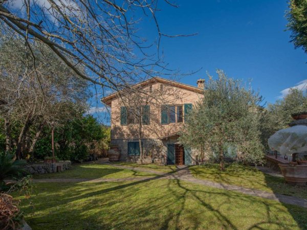 casa indipendente in vendita a Siena