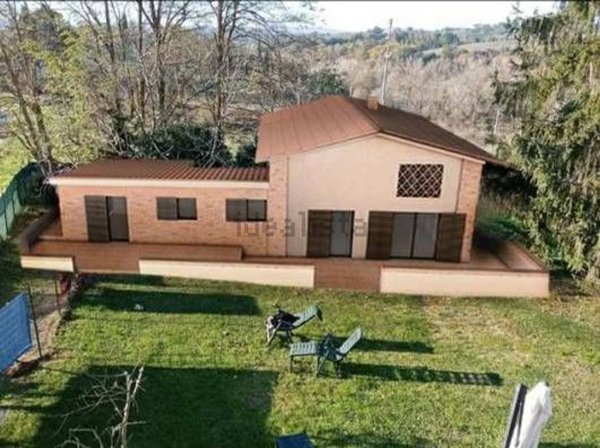 casa indipendente in vendita a Siena
